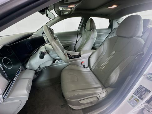 Used 2025 Hyundai Elantra SEL image 13