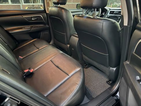 Used 2018 Nissan Altima 2.5 SR w/ SR Special Edition image 9