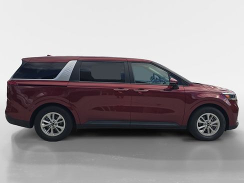 Used 2024 Kia Carnival LX FWD image 2