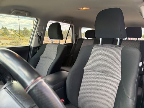 Used 2018 Toyota 4Runner SR5 AWD/4WD image 19