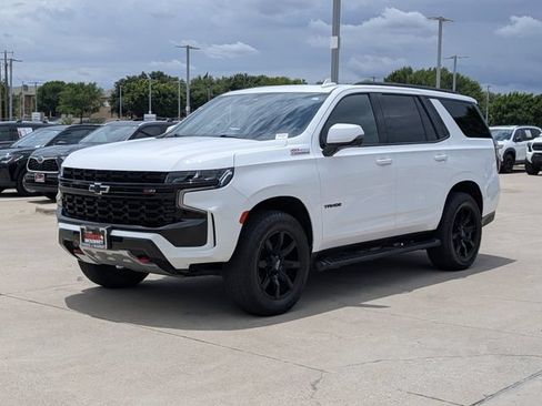 Used 2022 Chevrolet Tahoe Z71 w/ Luxury Package AWD/4WD image 9