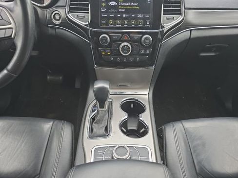 Used 2022 Jeep Grand Cherokee Limited w/ Tech Group AWD/4WD image 3