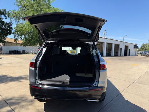 Used 2023 Buick Enclave Essence AWD/4WD image 14