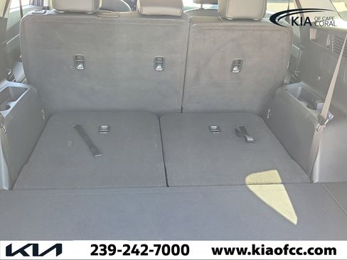 Certified 2025 Kia Sorento S FWD image 9