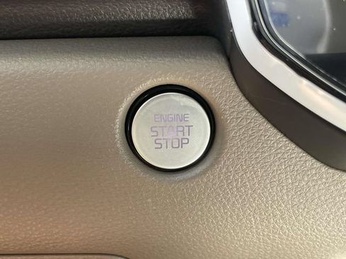 New 2026 Kia Carnival EX FWD image 32