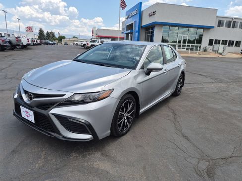 Used 2024 Toyota Camry SE FWD image 9