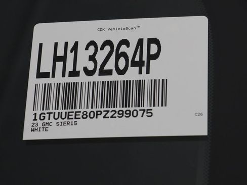 Used 2023 GMC Sierra 1500 AT4 w/ Technology Package AWD/4WD image 30