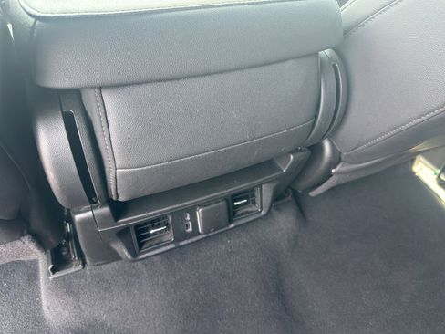 Used 2024 GMC Sierra 1500 SLT image 12