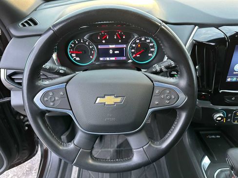 Used 2022 Chevrolet Traverse LT image 24