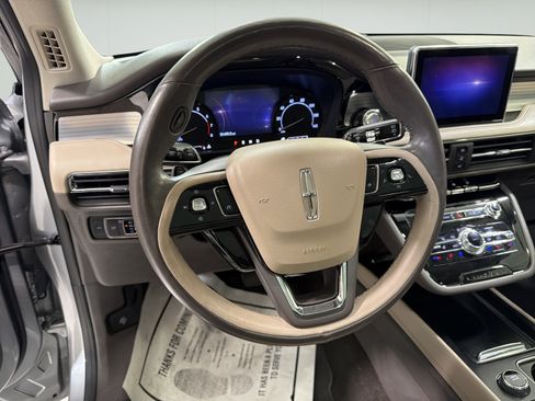Used 2022 Lincoln Corsair FWD w/ Premium Package image 16