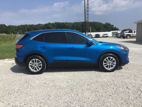 Used 2021 Ford Escape SE FWD image 2