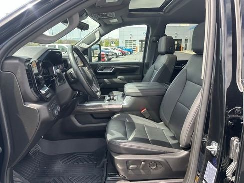 Used 2024 Chevrolet Silverado 3500 LTZ w/ LTZ Plus Package AWD/4WD image 2