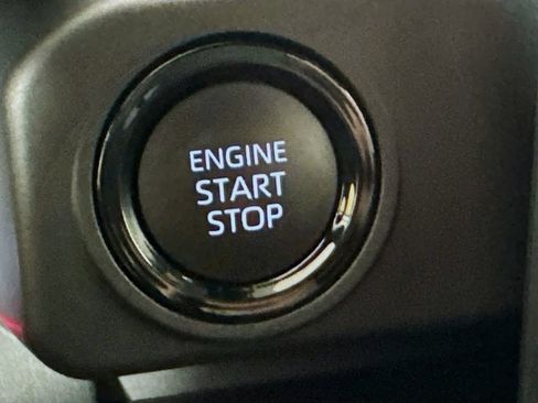 Used 2025 Toyota Tacoma SR5 AWD/4WD image 19