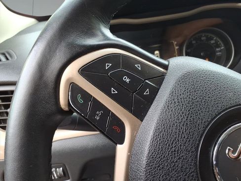 Used 2016 Jeep Cherokee Latitude image 11