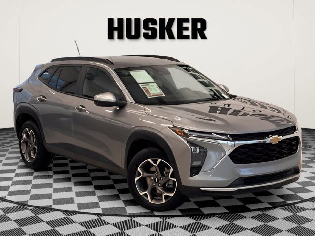 Used 2025 Chevrolet Trax LT w/ LT Convenience Package FWD image 1