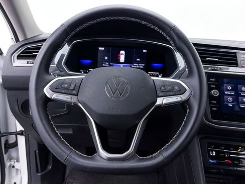 Used 2022 Volkswagen Tiguan SE image 27