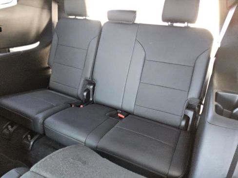 Used 2025 Buick Enclave Preferred FWD image 2