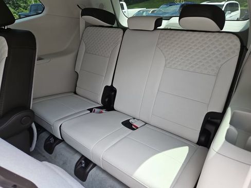 Used 2025 GMC Acadia Denali w/ Super Cruise Package FWD image 13