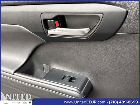 Used 2024 Toyota Highlander XLE image 20