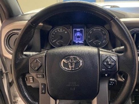 Used 2016 Toyota Tacoma TRD Off-Road w/ Towing Package image 24