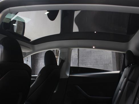 Used 2023 Tesla Model Y Long Range AWD/4WD image 18