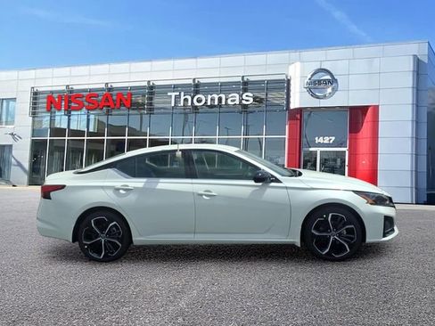 New 2026 Nissan Altima 2.5 SR FWD image 8