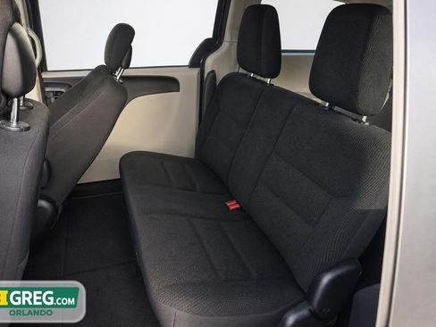 Used 2018 Dodge Grand Caravan SE w/ UConnect Hands-Free Group FWD image 16