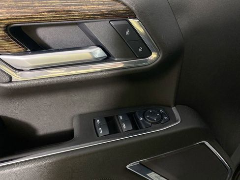 Used 2025 GMC Sierra 1500 Elevation image 13