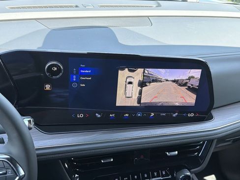 New 2026 Chevrolet Suburban LT w/ Comfort Package AWD/4WD image 19