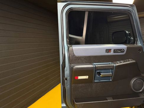 Used 2005 HUMMER H2 w/ Preferred Equipment Group AWD/4WD image 24