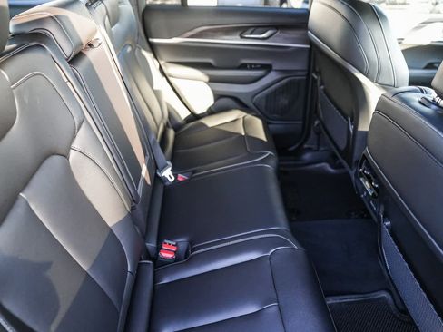 New 2025 Jeep Grand Cherokee Limited image 17