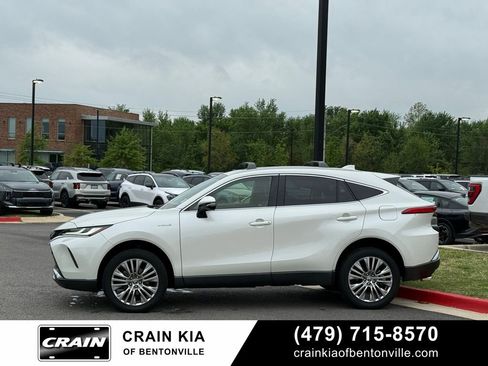Used 2021 Toyota Venza XLE w/ Softex Package AWD/4WD image 4
