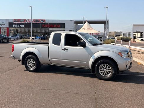 Used 2019 Nissan Frontier SV RWD image 6