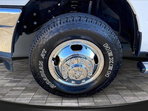 Used 2024 RAM 3500 Tradesman w/ Chrome Appearance Group image 9