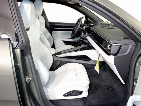 New 2025 Porsche Macan 4S Electric image 28