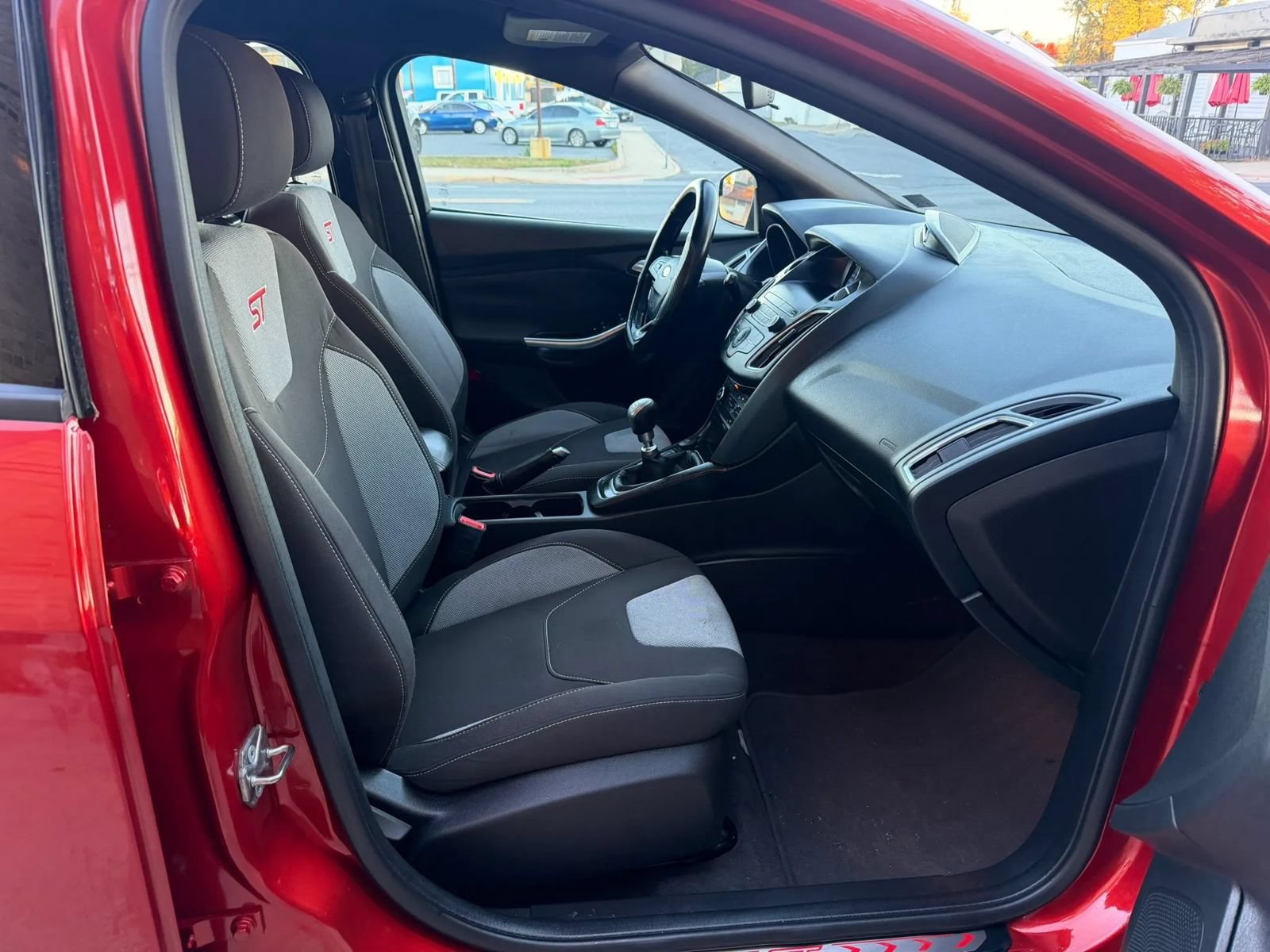 Used 2018 Ford Focus ST FWD image 16