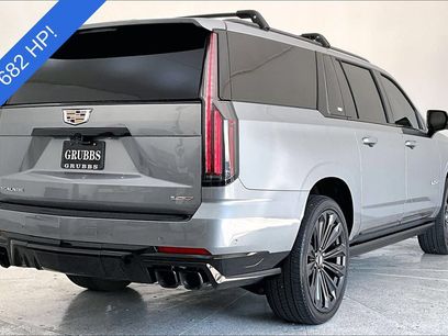 Used 2025 Cadillac Escalade ESV V