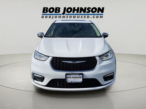 Used 2023 Chrysler Pacifica Limited FWD image 8