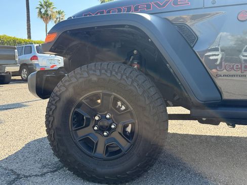 Used 2023 Jeep Gladiator Mojave AWD/4WD image 10