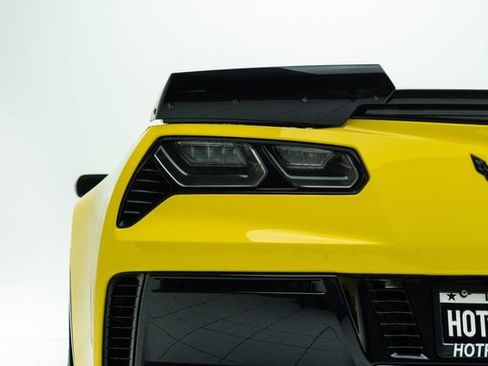 Used 2015 Chevrolet Corvette Z06 w/ 3LZ Preferred Equipment Group image 18