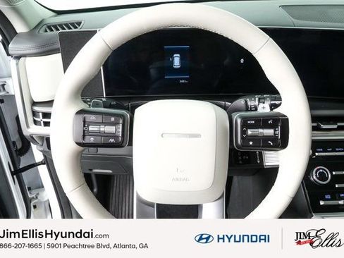 Used 2025 Hyundai Santa Fe SE image 9