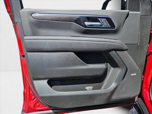 New 2025 Chevrolet Suburban Premier image 12