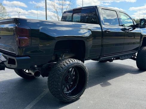 Used 2018 Chevrolet Silverado 2500 High Country w/ Duramax Plus Package image 8