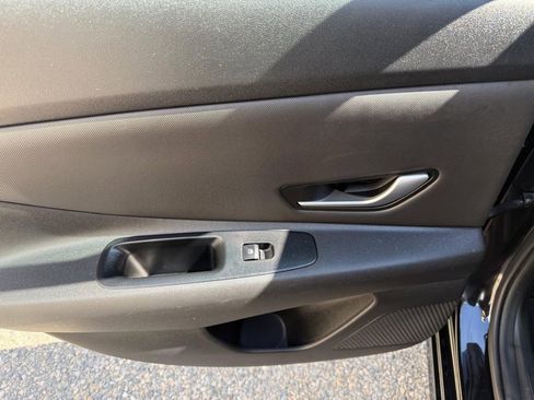 Used 2023 Hyundai Elantra Limited image 16