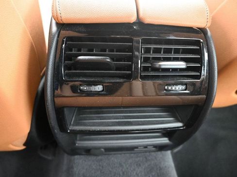 Used 2022 BMW 540i xDrive w/ Premium Package image 13