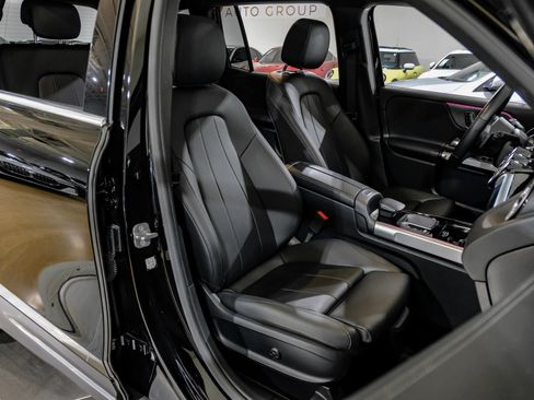 Used 2023 Mercedes-Benz GLB 250 4MATIC w/ Premium Package image 40