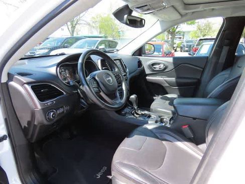Used 2019 Jeep Cherokee Limited AWD/4WD image 2