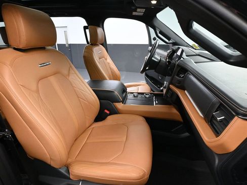 Used 2024 Ford Expedition Platinum image 56