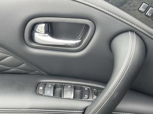 Used 2024 INFINITI QX80 Sensory image 18