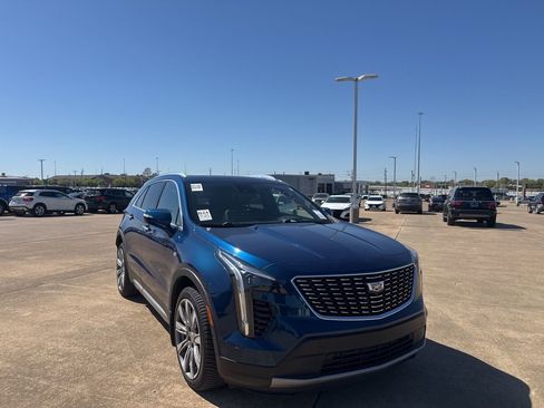 Used 2019 Cadillac XT4 Premium Luxury image 2